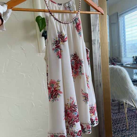 Beautiful Joie top with floral design - Picture 4 of 14